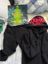 SYNA world black and red brand